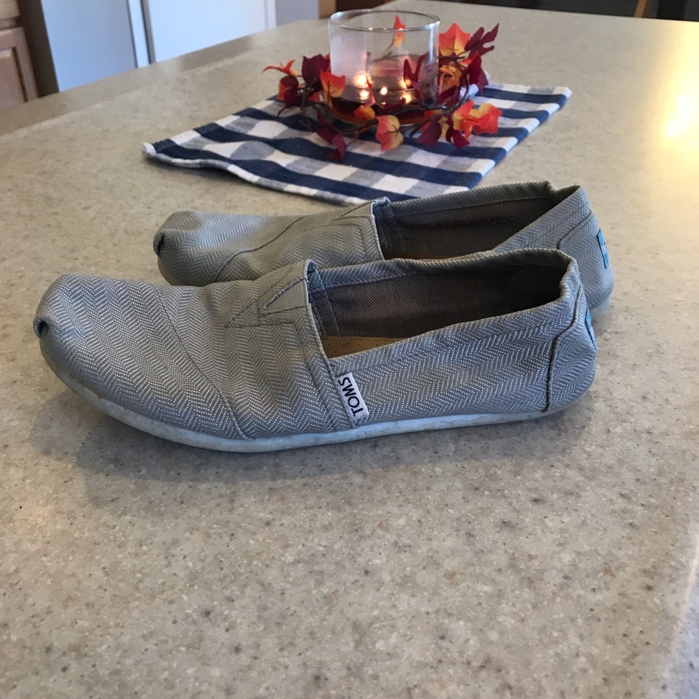 Gray Toms